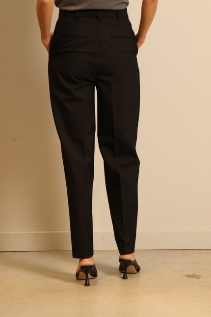 RÓHE - pants - Carrot fit single pleat - noir